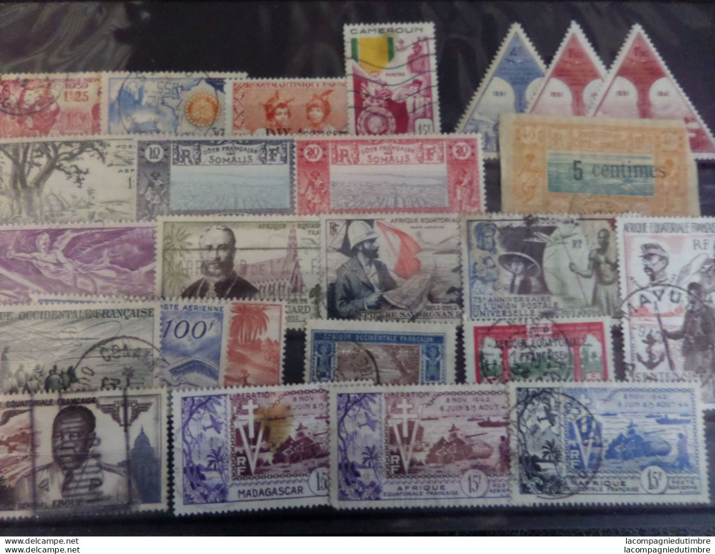 Vrac de plusieurs centaines de timbres de Colonies Françaises avant Indépendance **/*/obl. Très forte cote! TB