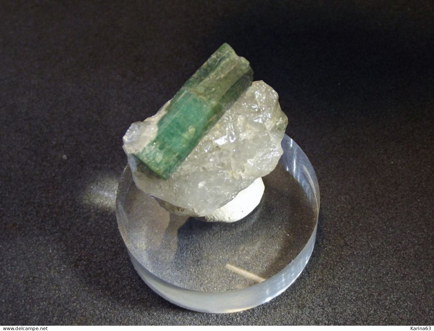 Emeraude - Emerald On Quartz ( 2 X 2.5 X 1.8 Cm ) Santa Terezinha De Goiás -Santa Terezinha De Goiás Distr. Goiás Brazil - Mineralien