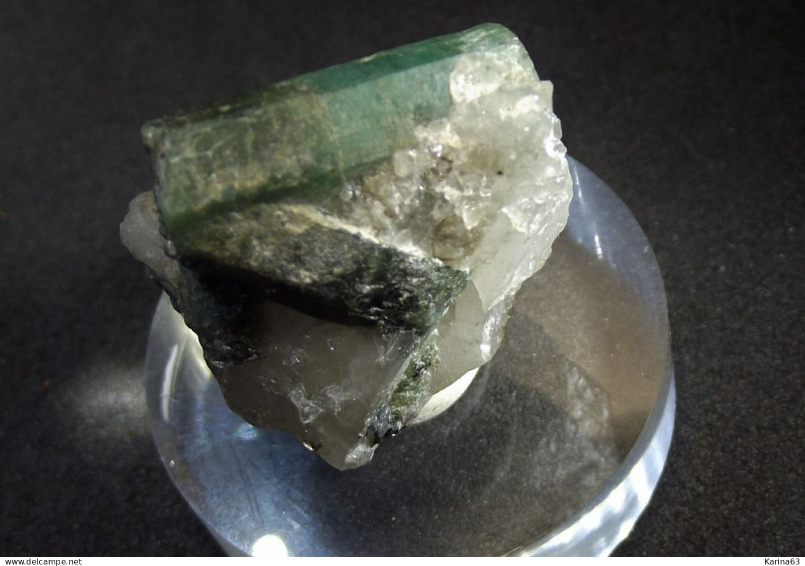 Emeraude - Emerald On Quartz ( 2 X 2.5 X 1.8 Cm ) Santa Terezinha De Goiás -Santa Terezinha De Goiás Distr. Goiás Brazil - Minerali