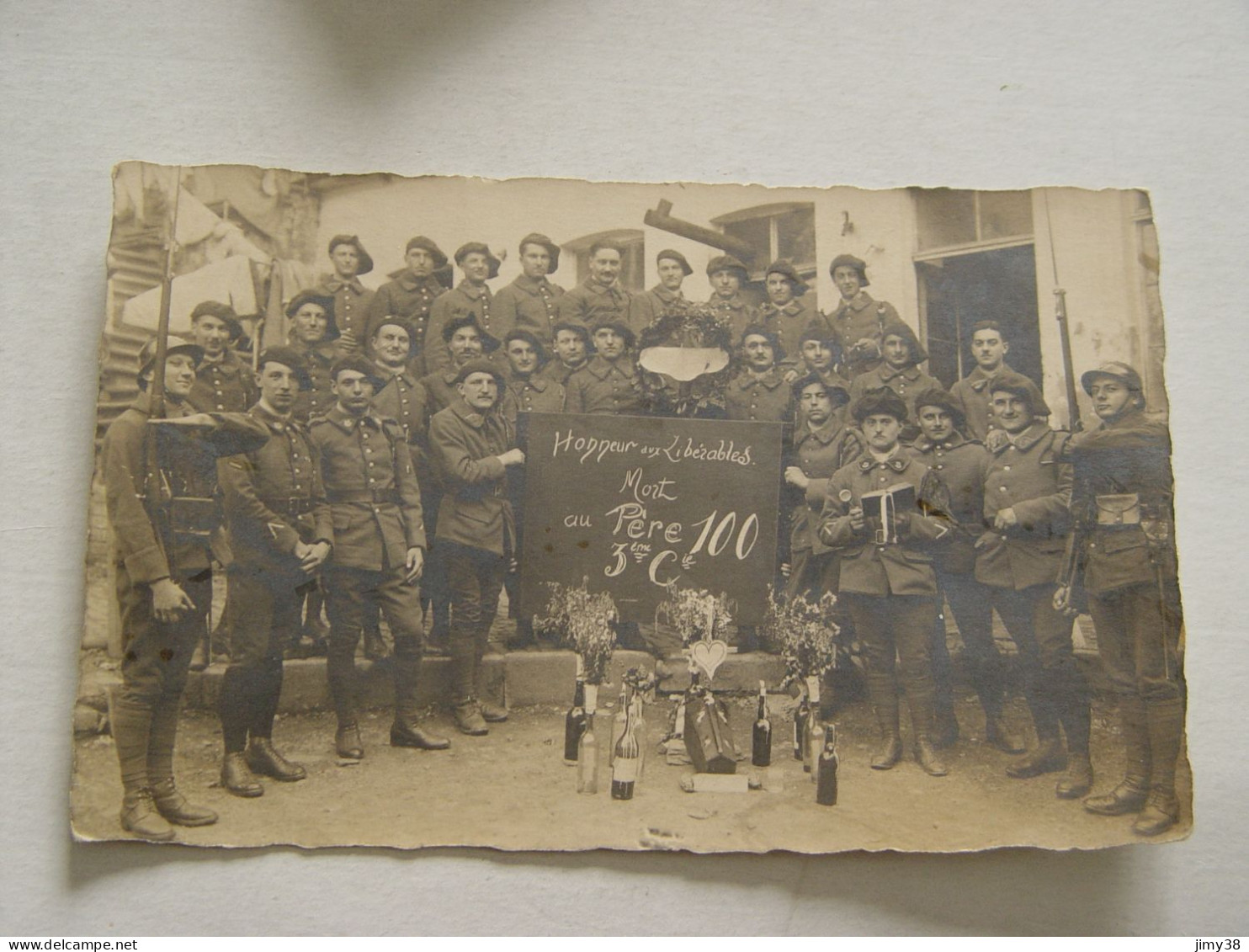 CARTE PHOTO CHASSEURS ALPINS 28 EME BATAILLON -HONNEUR AUX LIBERABLES ANIMEE - Regiments