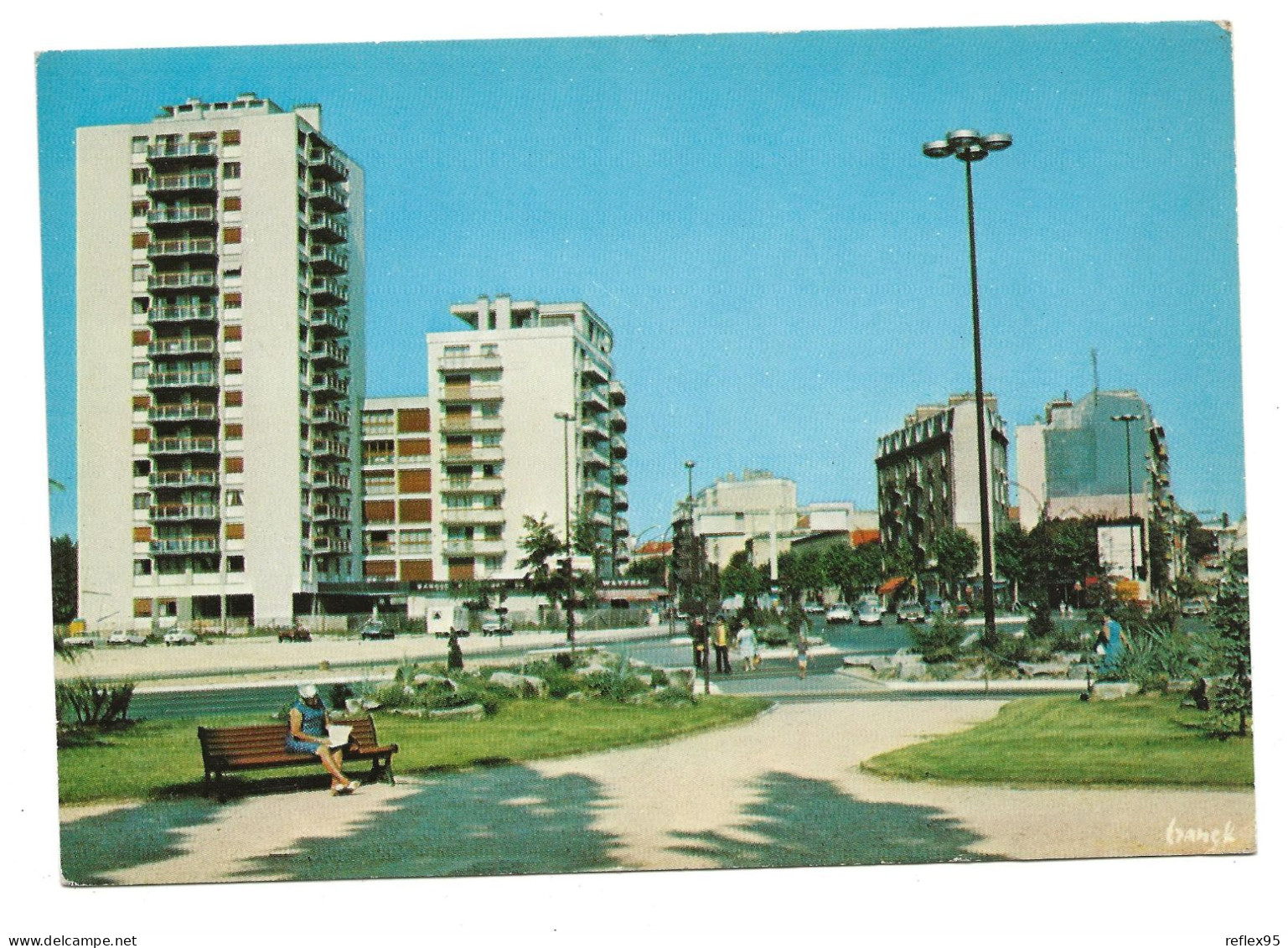 NOGENT SUR MARNE - Place Du Maréchal Leclerc ( IMMEUBLES - HLM - Cité ) - Nogent Sur Marne