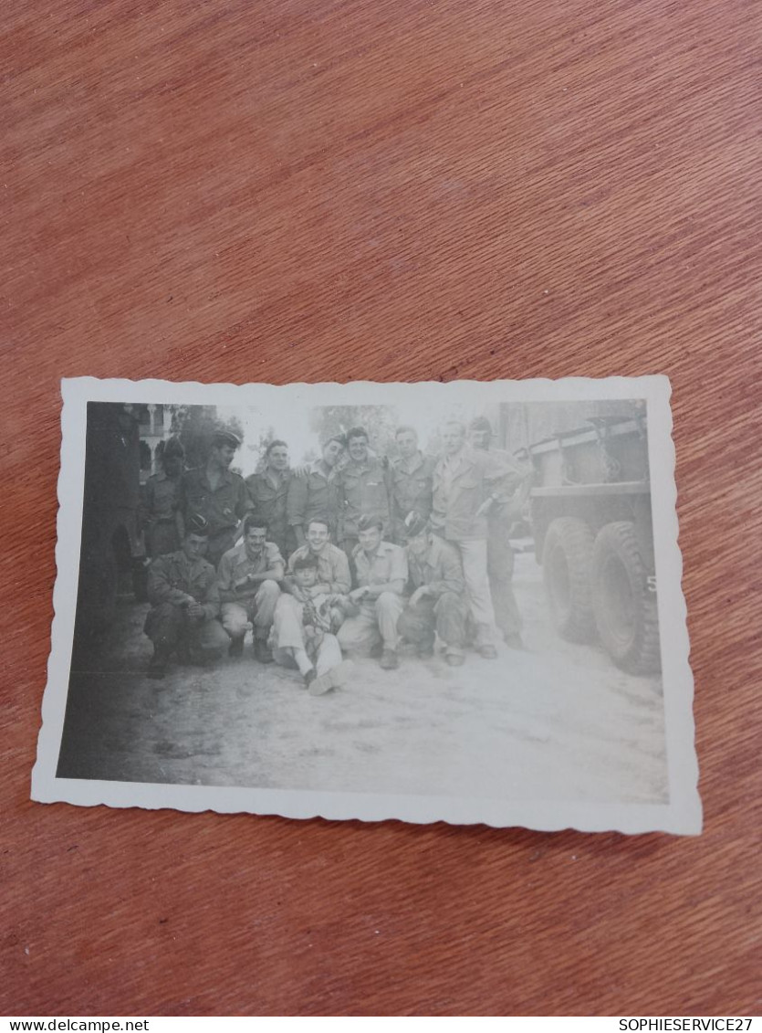 562 //  PHOTO ANCIENNE   12 X 7 Cms /  GROUPE DE JEUNES MILITAIRES - Guerra, Militares