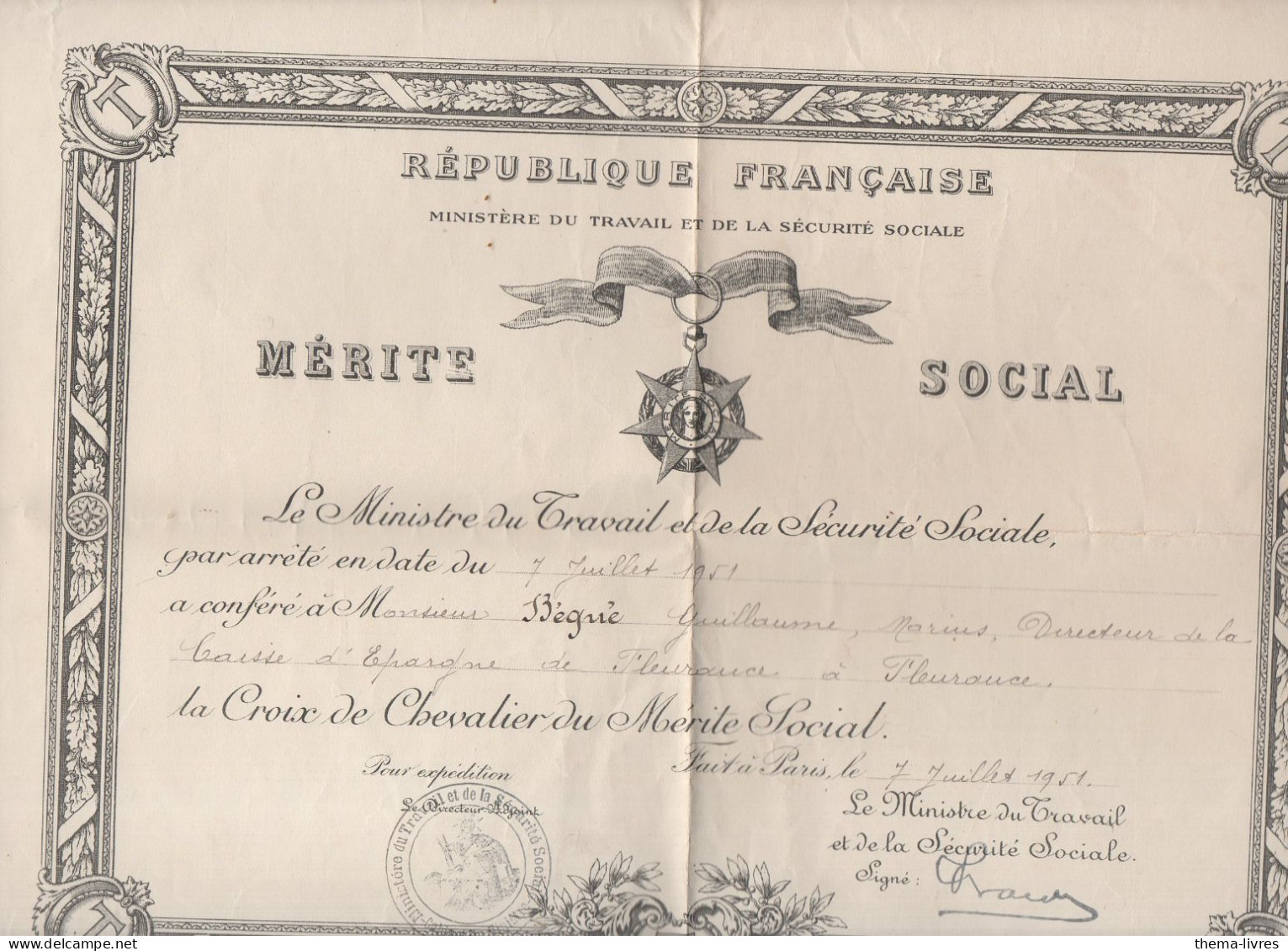 Fleurance (32) Diplôme "mérite Social "  à Mr Bégué Instituteur Primaire  1951  (PPP47287) - Diplomas Y Calificaciones Escolares