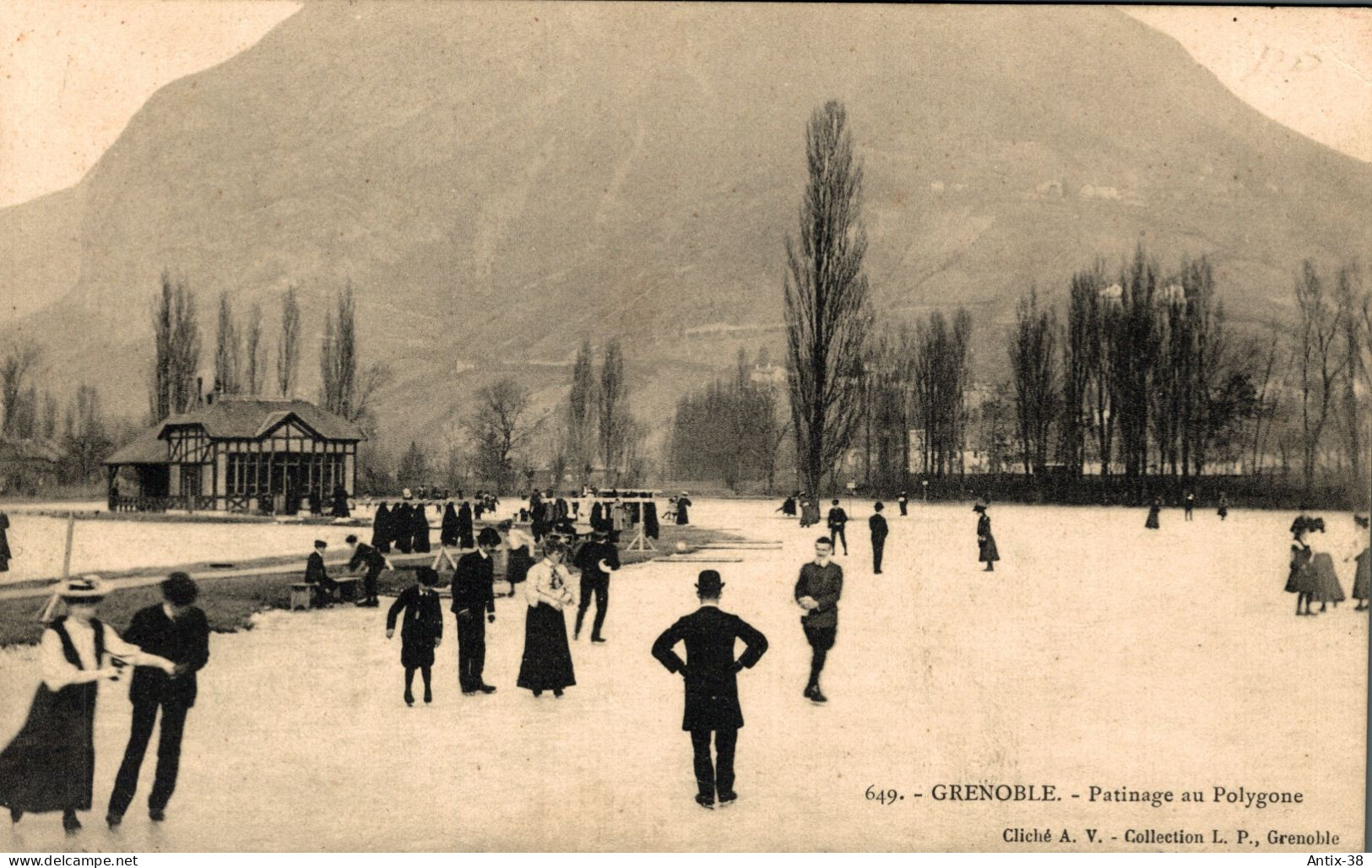 N76 - 38 - GRENOBLE - Isère - Patinage Au Polygone - Grenoble