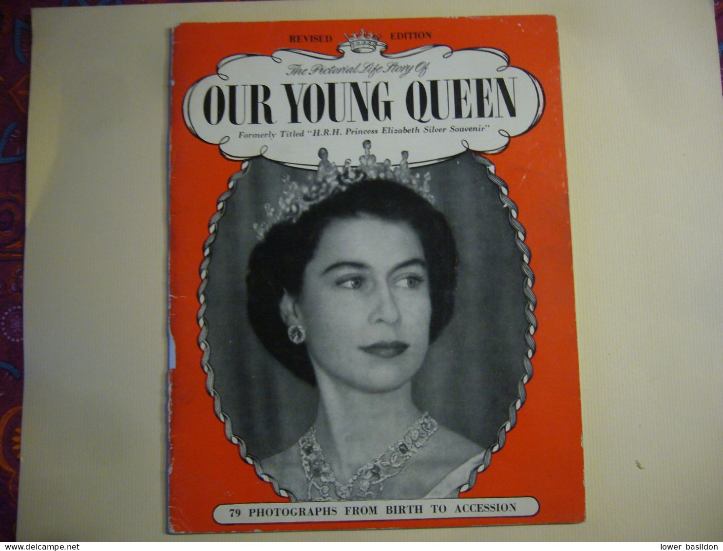 ELISABETH II    "  OUR YOUNG QUEEN "  1952    éd. Pitkin - Historische Dokumente