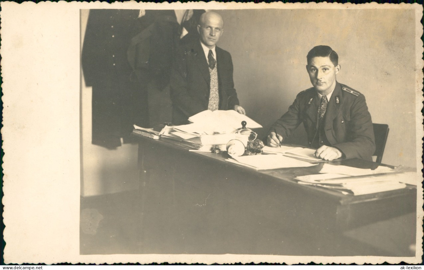 Foto  Berufe Männer Uniform Am Schreibtisch 1932 Privatfoto - Non Classés