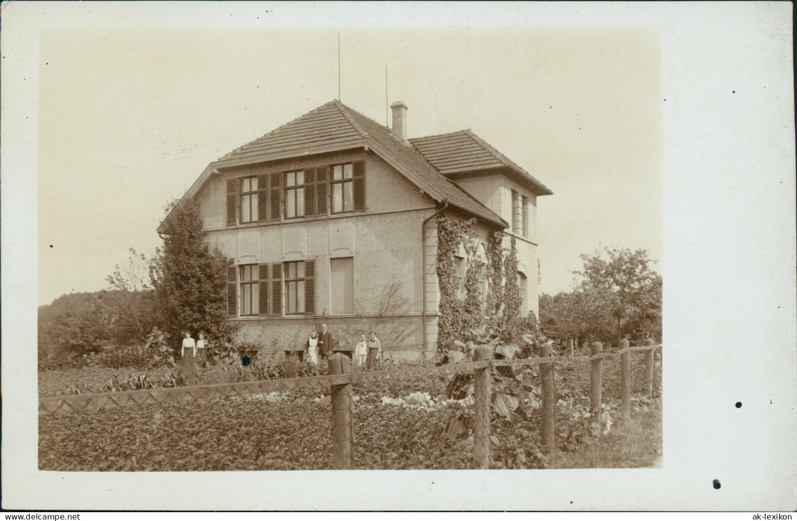 Ansichtskarte  Familie Vor Villa Im Kriegssommer 1917 - A Identificar