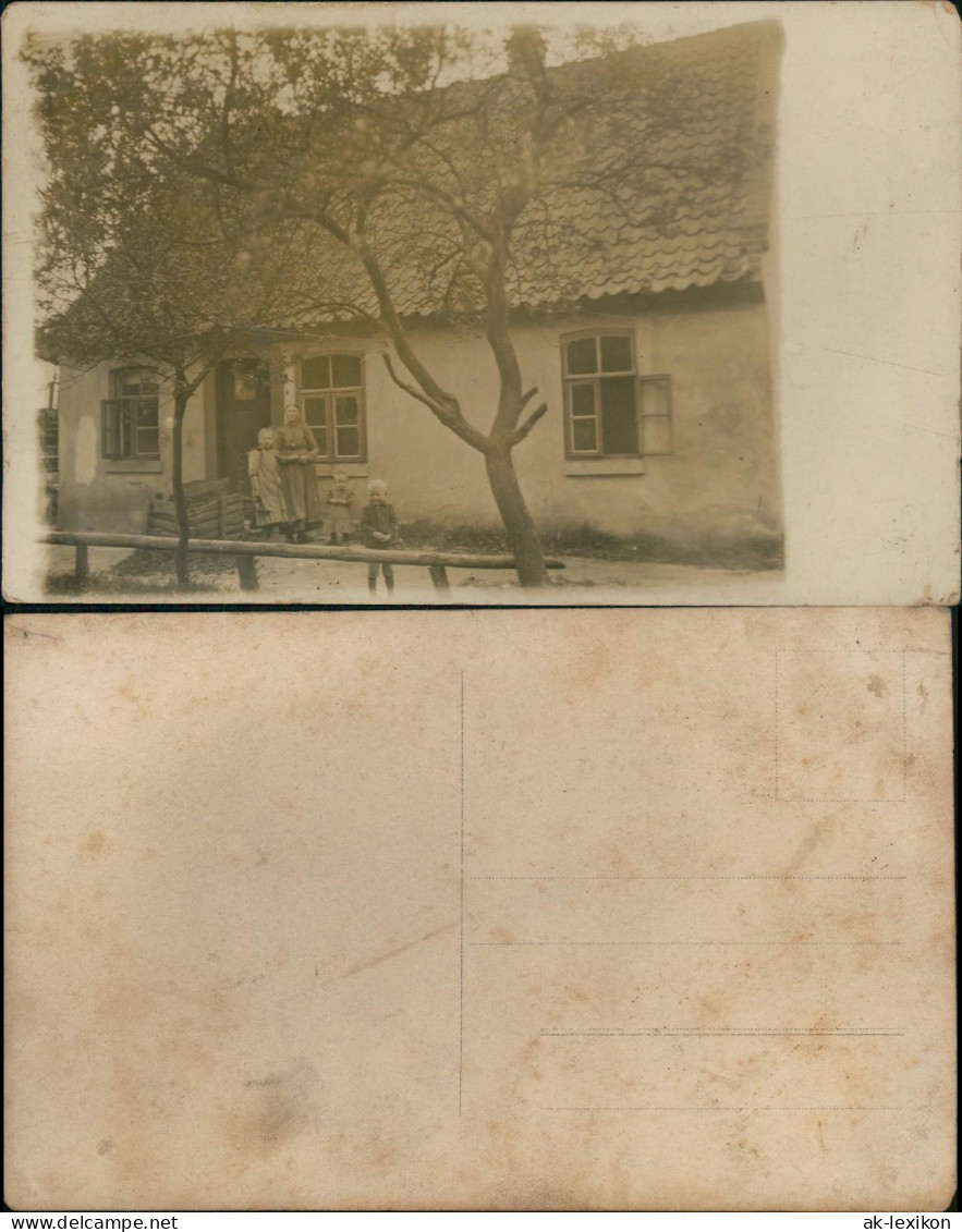 Foto  Frau Mit Kindern Vor Bauernhaus 1917 Privatfoto Foto - A Identificar