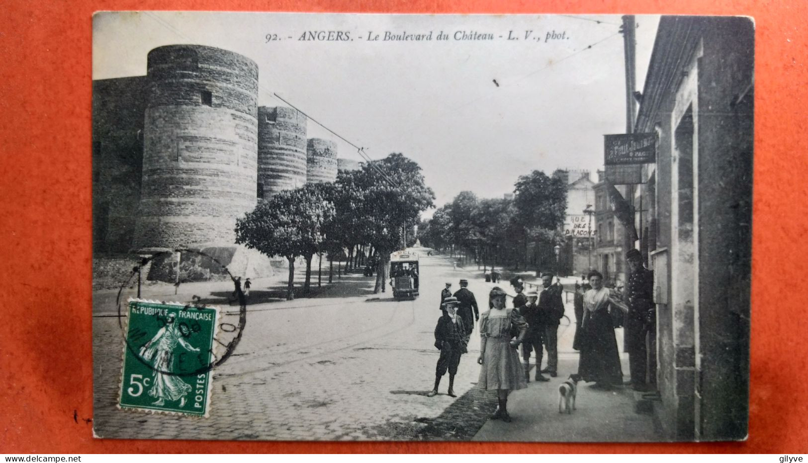 CPA (49) Angers. Le Boulevard Du Château. Débit De Tabac.  Animation  (7A.n°223) - Angers