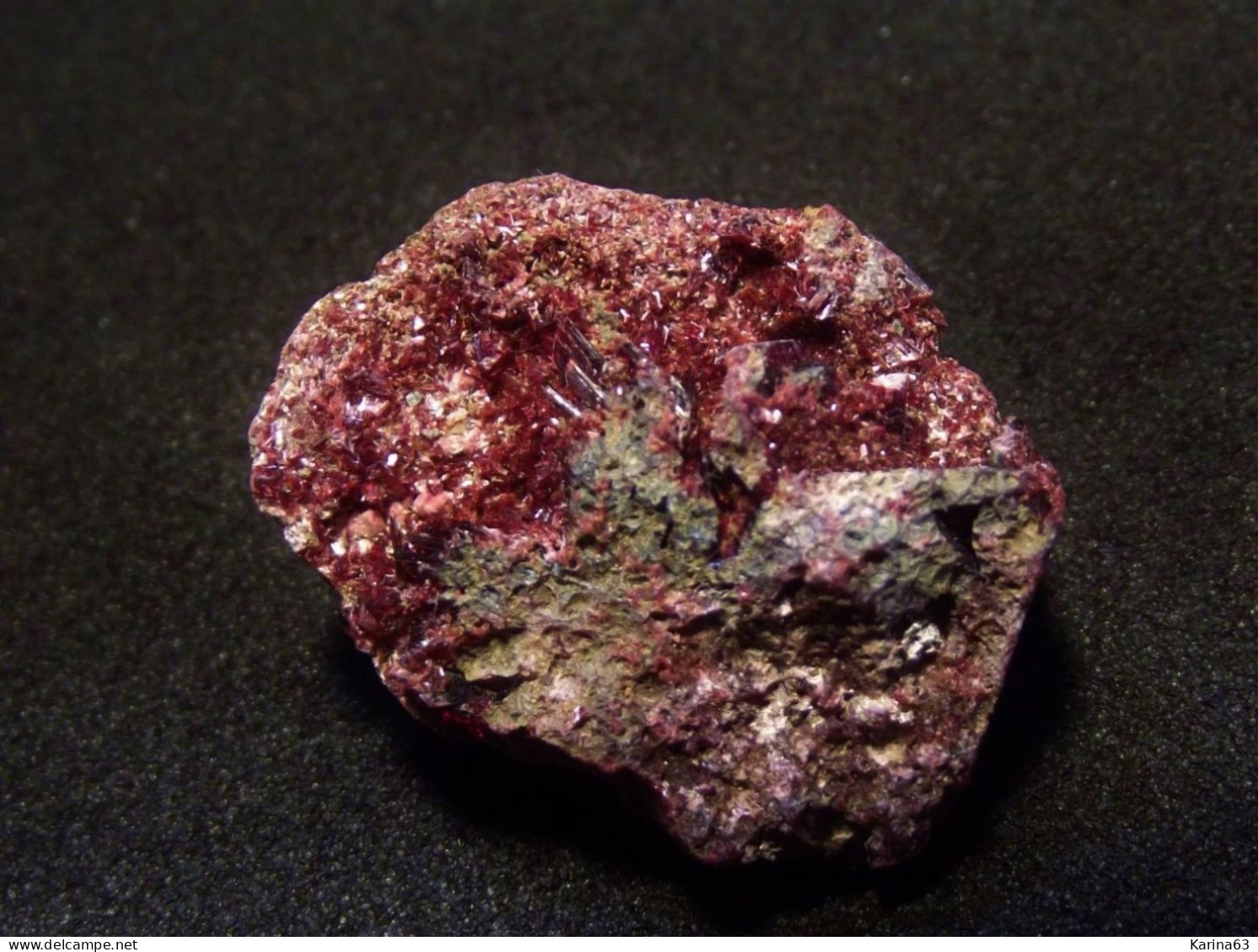 Erythrite On Matrix  (2.5 X 0.8 X 1.5 Cm) - Bou Azzer - Morocco - Minerales