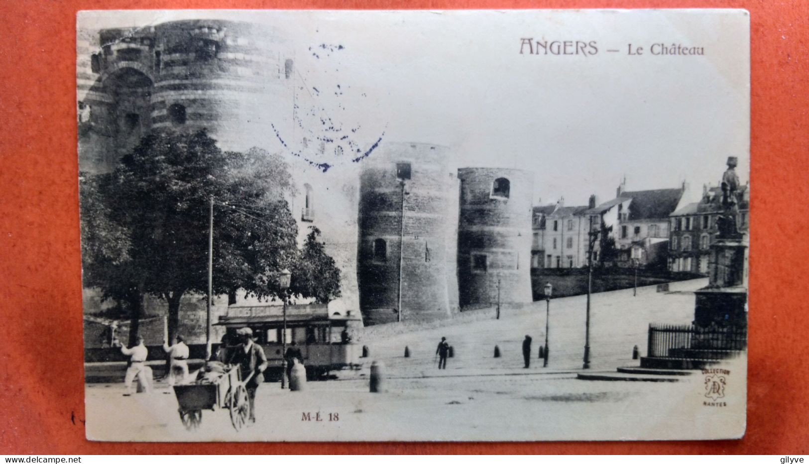 CPA (49) Angers. Le  Château.  Animation  (7A.n°239) - Angers