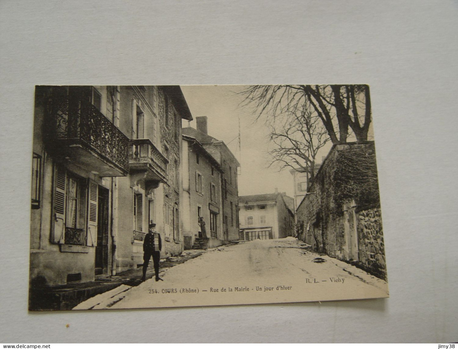 RHONE-COURS-254-RUE DE LA MAIRIE -UN JOUR D'HIVER ANIMEE - Cours-la-Ville