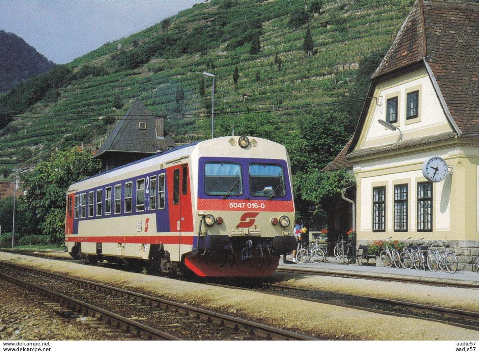 Ausstria Donauuferbahn Loc 5047 016-0 - Trains