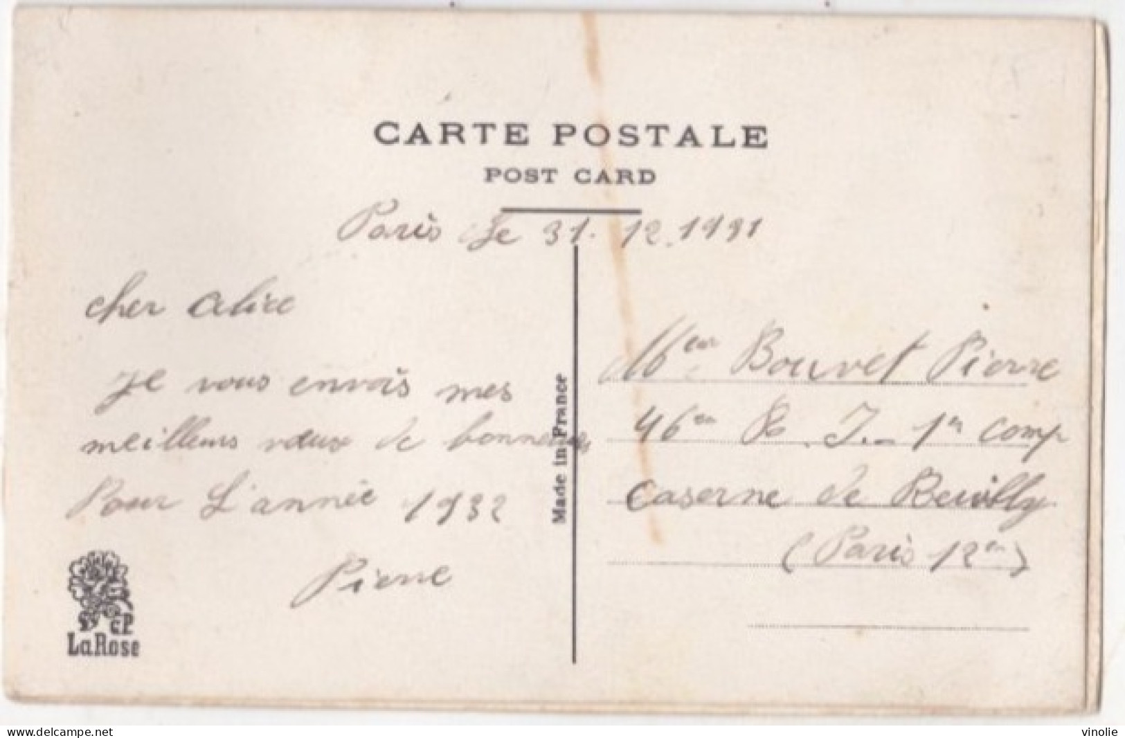 24-5310 : CARTE SUR SOIE. LE SOLDAT BLESSE PRES DE LA CROIX DU CHRIST - Other & Unclassified