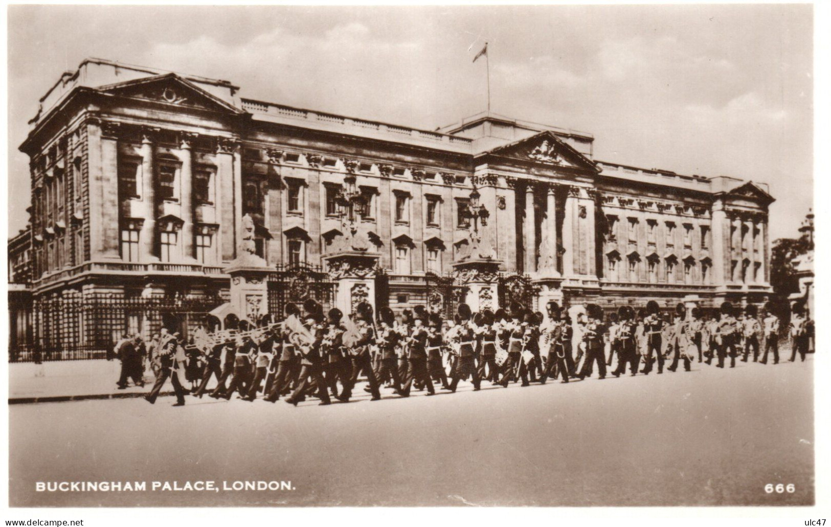 - BUCKINGHAM PALACE.  LONDON. - Carte Photo - Scan Verso - - Buckingham Palace