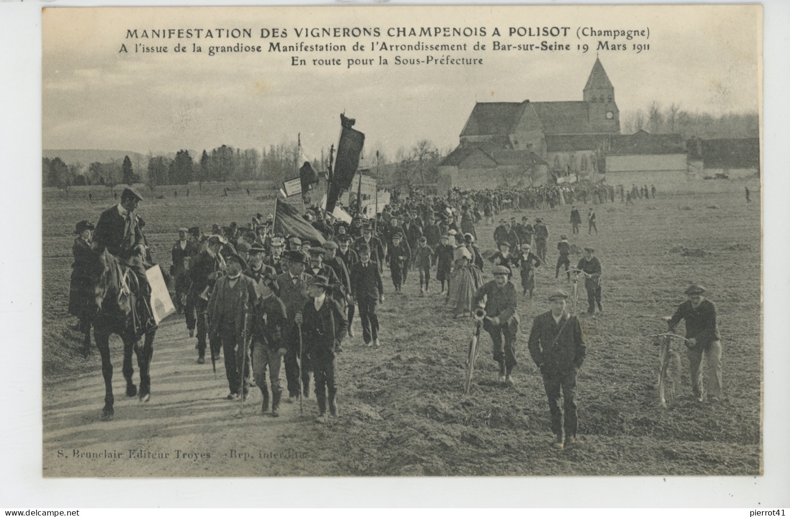 MANIFESTATION DES VIGNERONS CHAMPENOIS A POLISOT , Près BAR SUR SEINE - 19 Mars 1911- En Route Pour La Sous Préfecture - Bar-sur-Seine