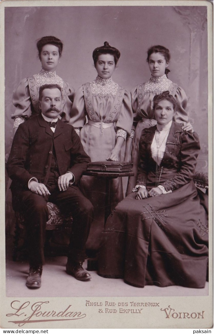 Carte Cabinet PHOTO ANCIENNE Photographie L. Jourdan Voiron Isère 38 Famille Iséroise Costume Traditionnel Folklorique - Alte (vor 1900)