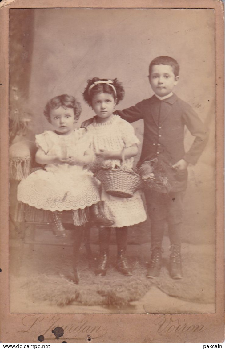 Carte Cabinet PHOTO ANCIENNE Photographie L. Jourdan Voiron Isère 38 3 Enfants En Costume Traditionnel Folklorique - Antiche (ante 1900)