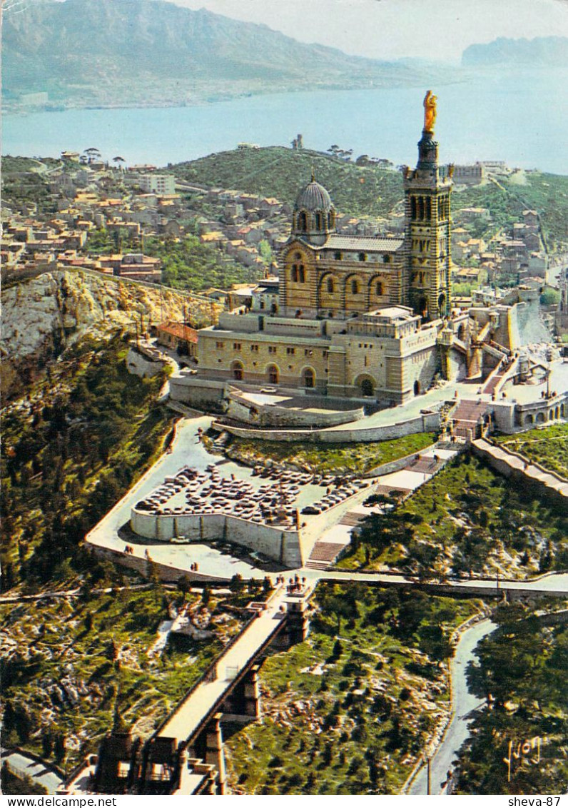 13 - Marseille - Basilique Notre Dame De La Garde - Vue Aérienne - Notre-Dame De La Garde, Lift En De Heilige Maagd