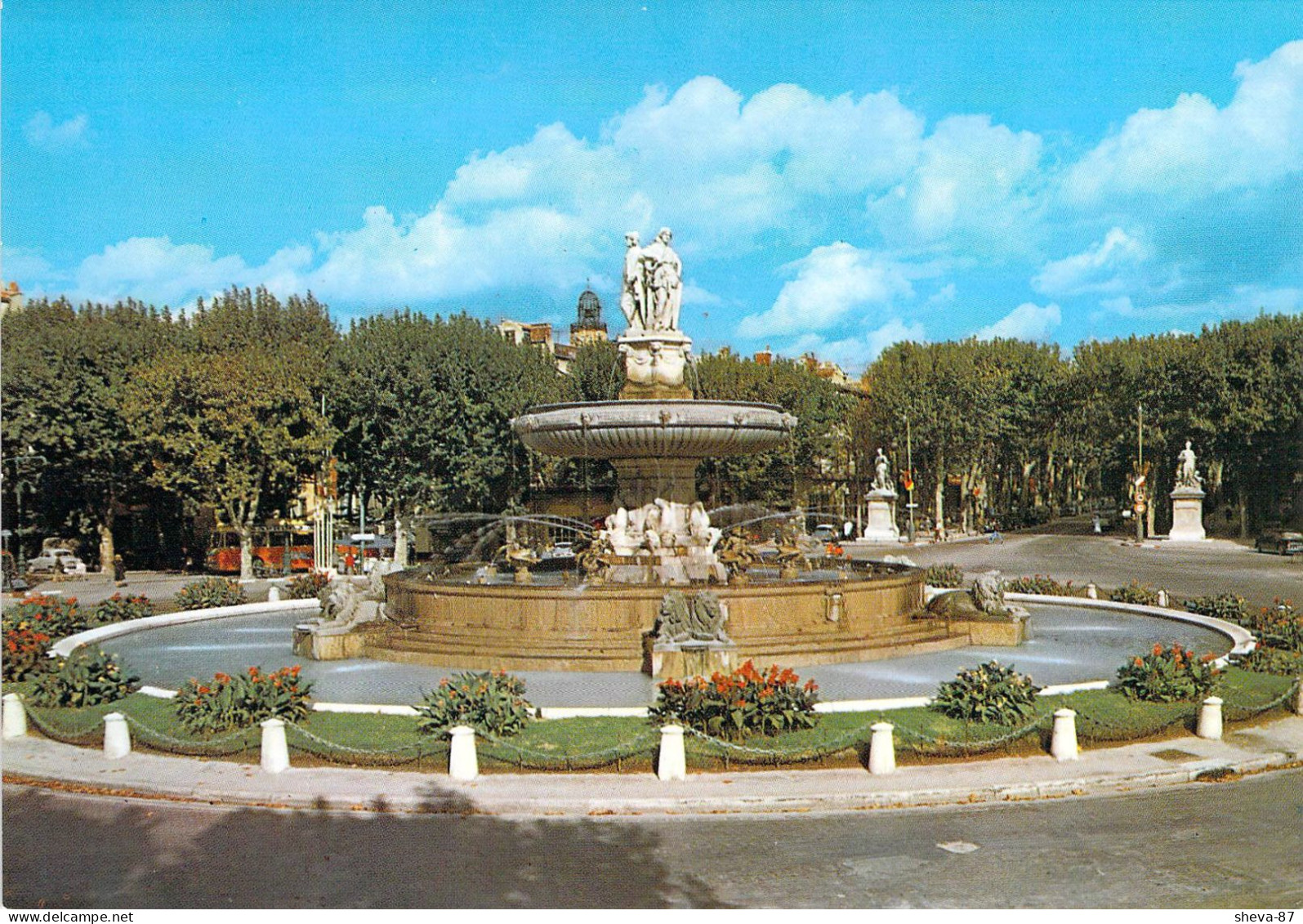 13 - Aix En Provence - La Grande Fontaine Sur La Rotonde - Aix En Provence