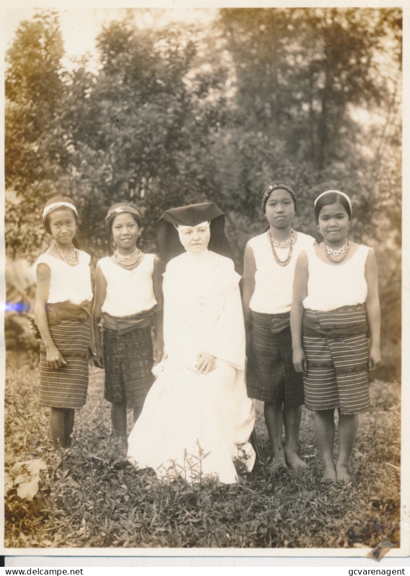 PHOTO 12 X 8,5 CM. 1931 - 1932 = TRES REVERINDE MERE MARIE AUGUSTIN , AVEC DES IGORATHS. PHILIPPES  .       2 SCANS - Philippinen