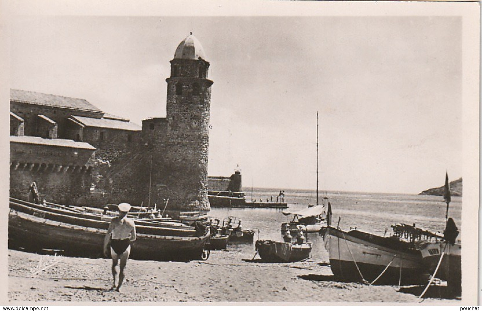 HO 15 - (66) COLLIOURE - L' EGLISE SAINT VINCENT - L' ENTREE DE LA BAIE - LES BARQUES DE PECHE- 2 SCANS - Collioure