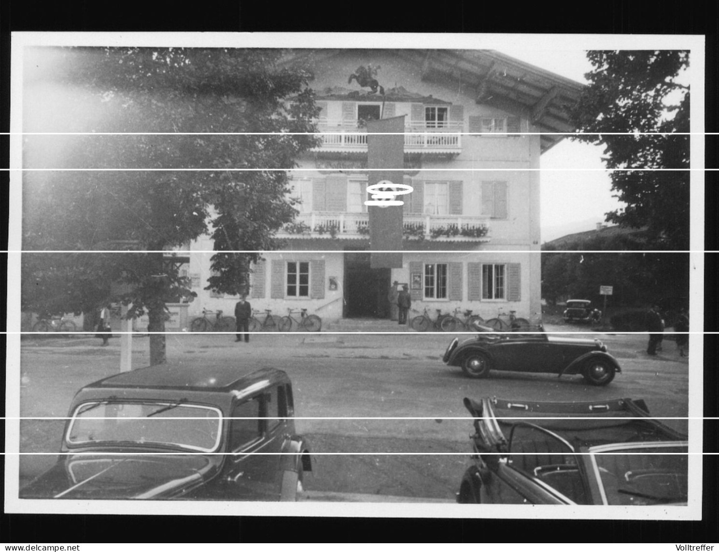 Orig. Foto 1936 Hotel Zur Post Bad Wiessee Im Festschmuck, Hakenkreuz Fahne, Herrliche Oldtimer, Cabriolet - Bad Wiessee