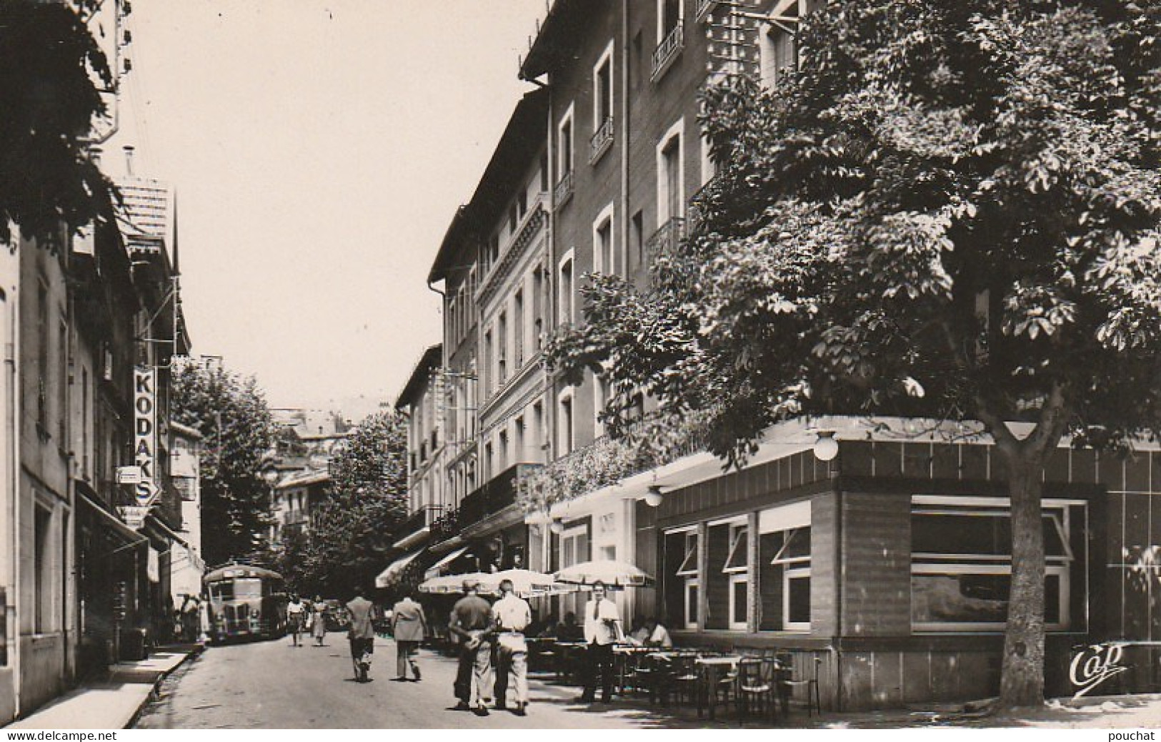 HO 16 - (66) VERNET LES BAINS - RUE DES BAINS ET L'HOTEL MODERNE - COMMERCES , AUTOBUS   -  2 SCANS  - Autres & Non Classés