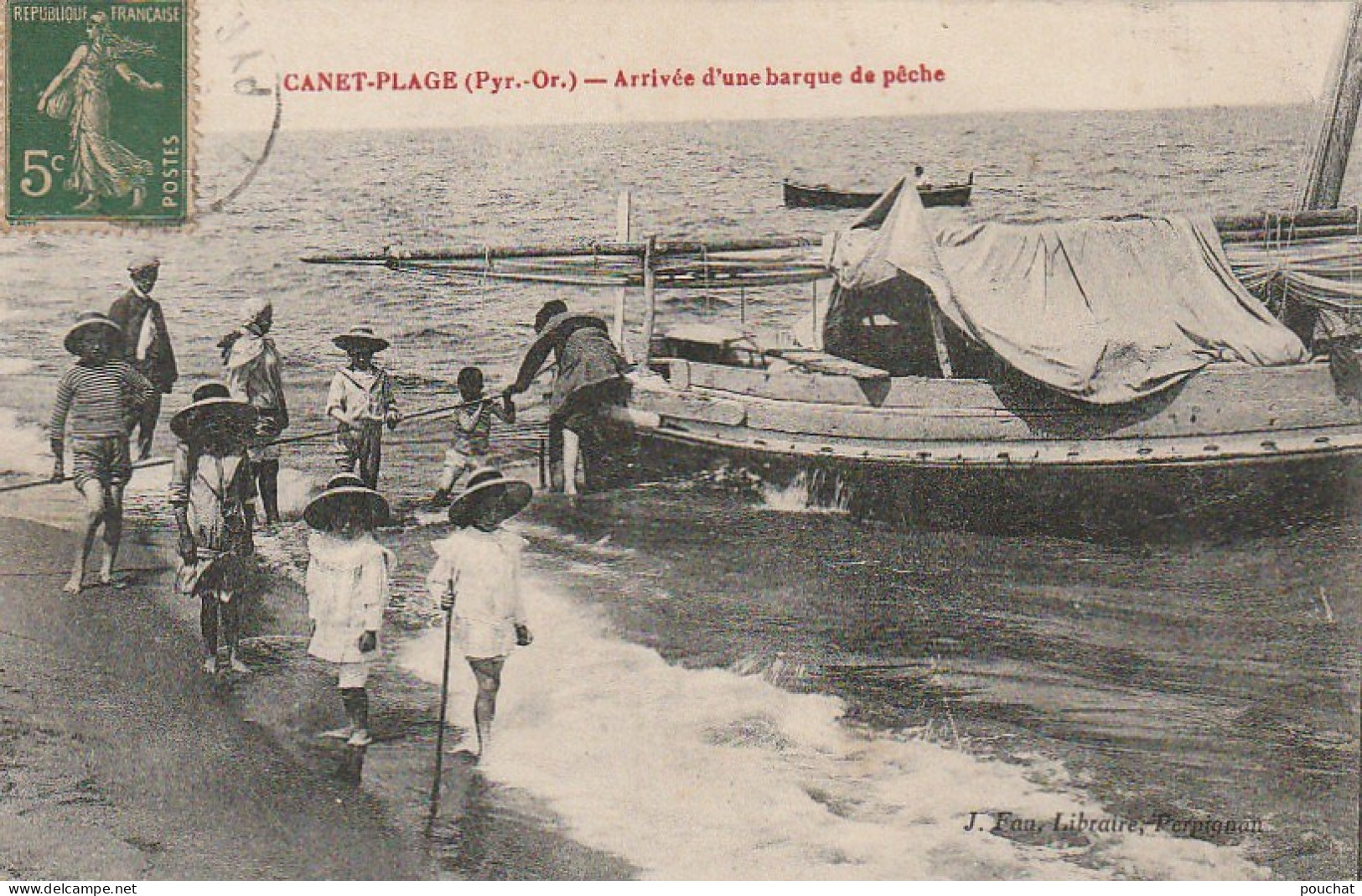 HO 20 - (66)  CANET PLAGE  -  ARRIVEE D'UNE BARQUE DE PECHE -  ENFANTS EN TENUE DE BAIN- 2 SCANS  - Canet Plage