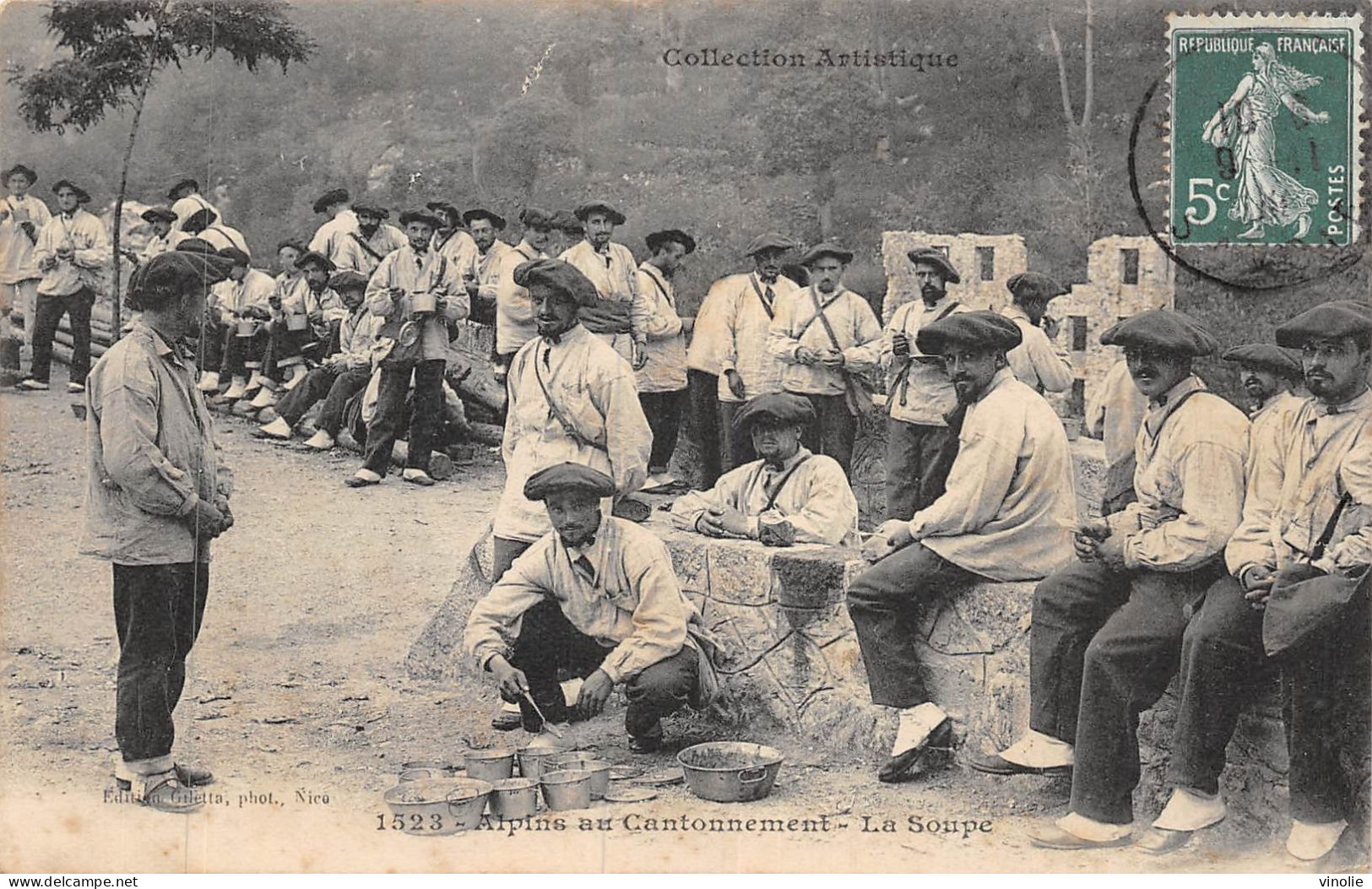 24-5343 :  LES CHASSEURS ALPINS AU CANTONNEMENT. LA SOUPE - Autres & Non Classés