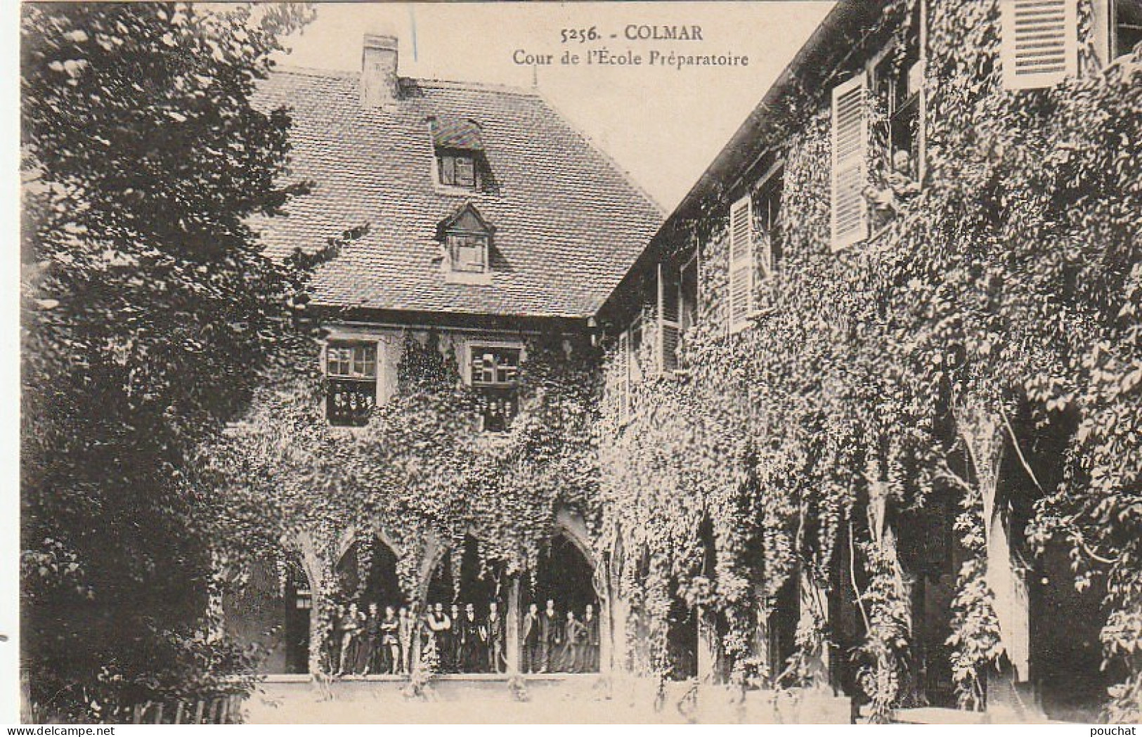 IN 5 - (68) COLMAR  - COUR DE L'ECOLE PREPARATOIRE - ETUDIANTS  - 2 SCANS  - Colmar