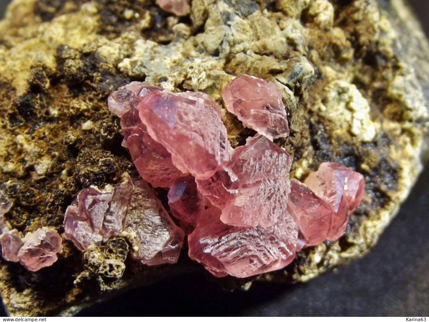 Rhodochrosite On Matrix (  4 X 3.5 X 3 Cm) -  Uchucchacua Mine - Lima - Peru - Minerales