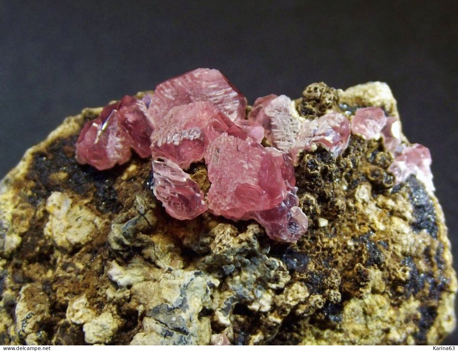 Rhodochrosite On Matrix (  4 X 3.5 X 3 Cm) -  Uchucchacua Mine - Lima - Peru - Minéraux