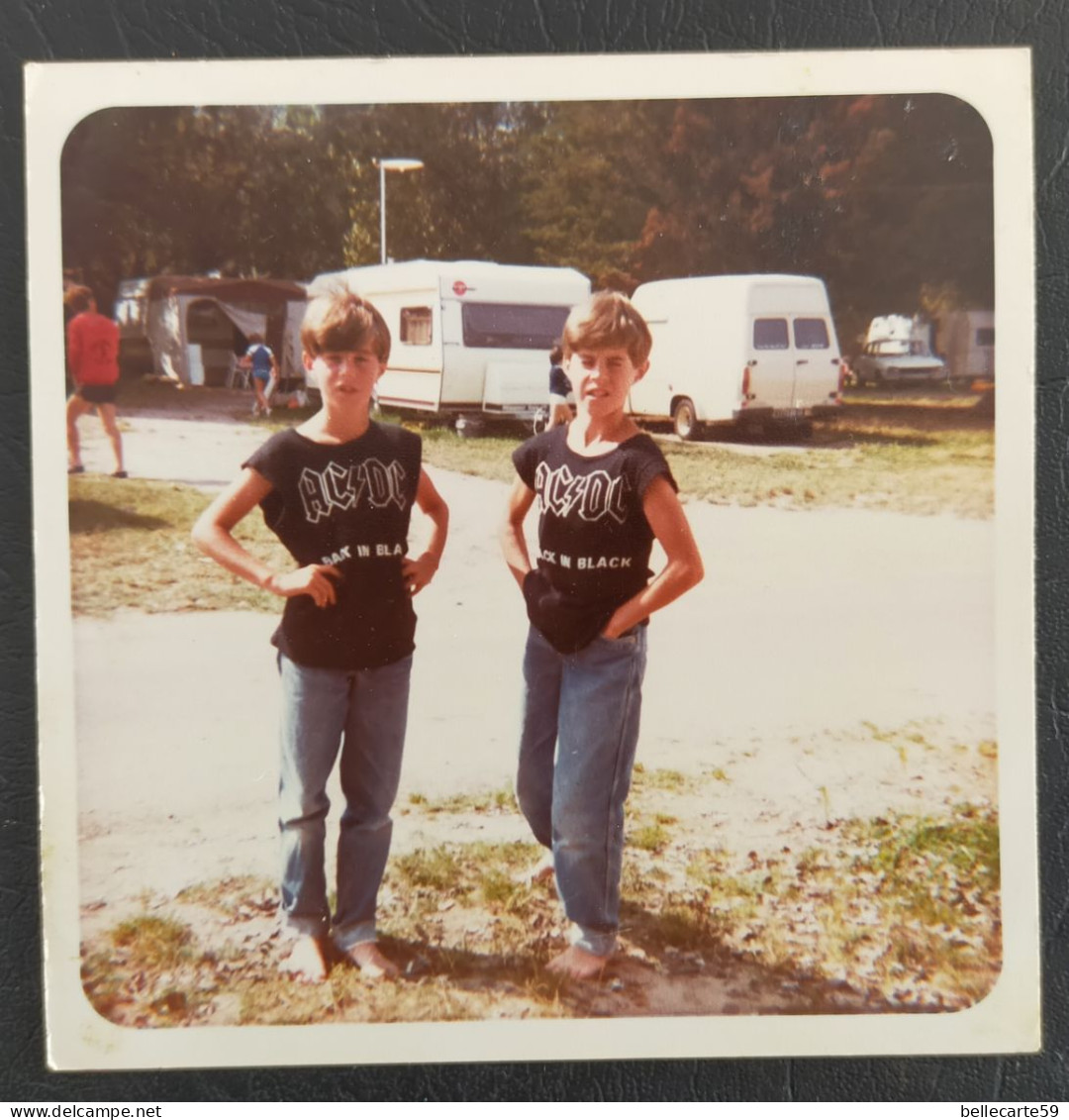 Photo Vintage Garçon Jumeaux T-shirt ACDC - Anonieme Personen