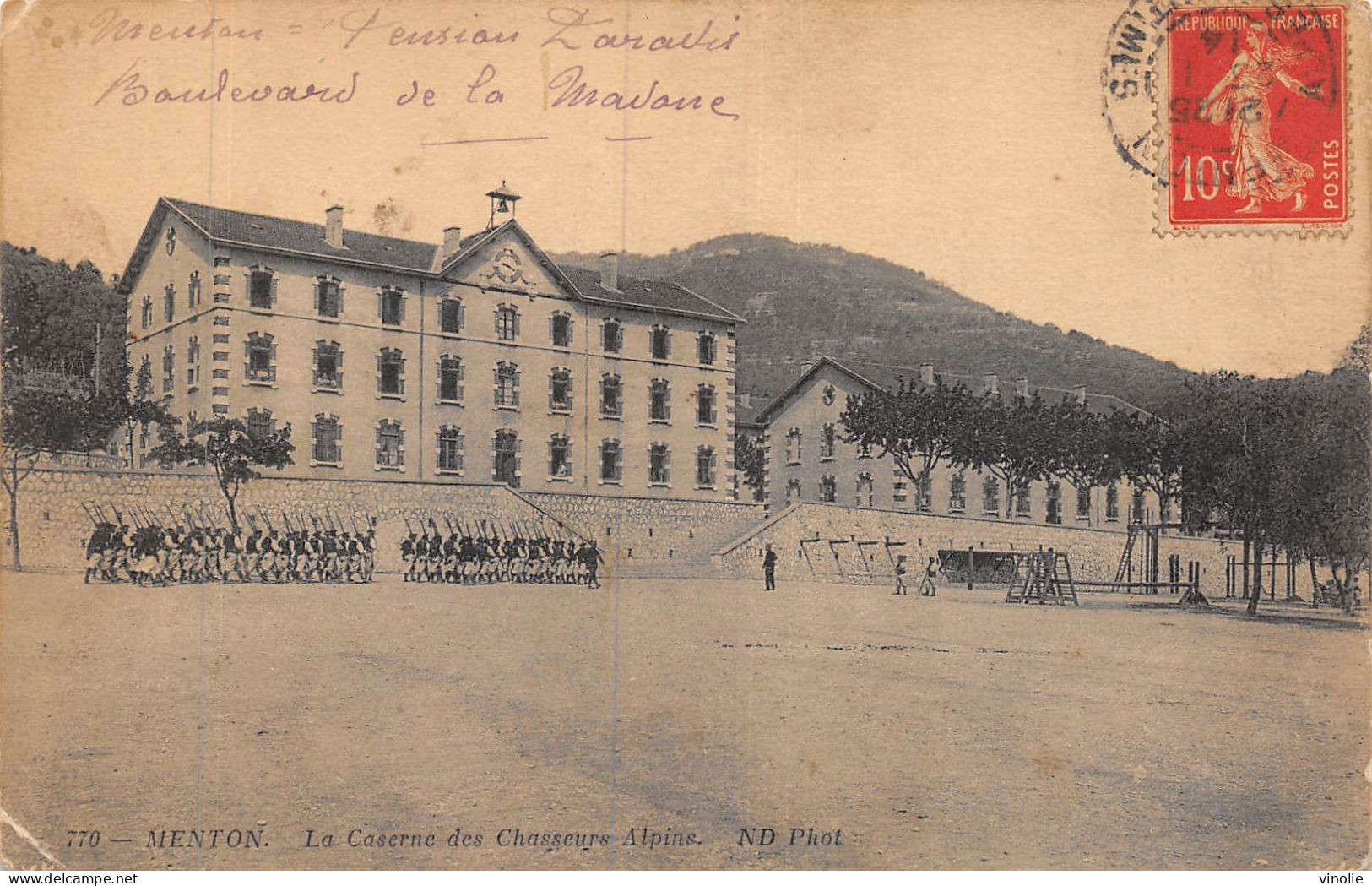 24-5348 :  LES CHASSEURS ALPINS A MENTON. CASERNE - Menton