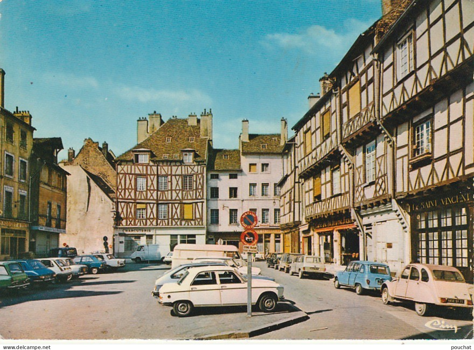 IN 11 - (71)  CHALON SUR SAONE - PLACE SAINT VINCENT - PARKING : 2 CV , 4L ...- CARTE COULEURS - 2 SCANS  - Chalon Sur Saone