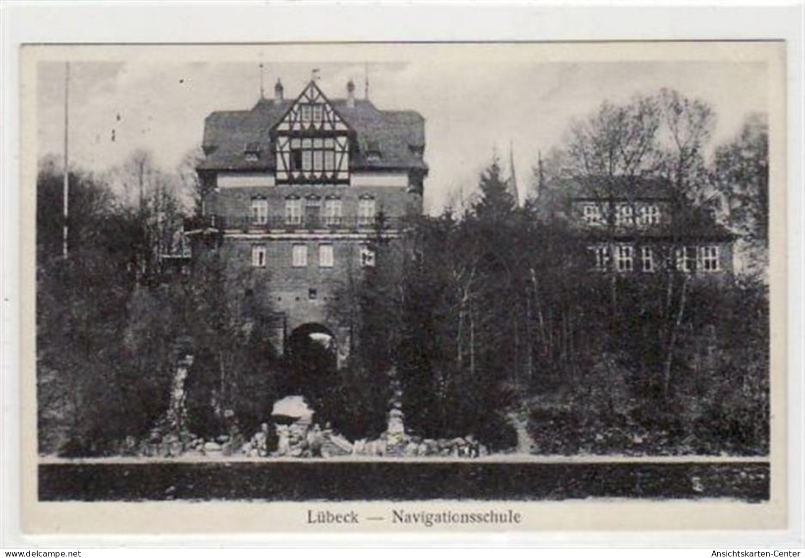 39070905 - Luebeck Mit Navigationsschule Gelaufen, 1931 Kleiner Knick Oben Rechts, Sonst Gut Erhalten - Luebeck