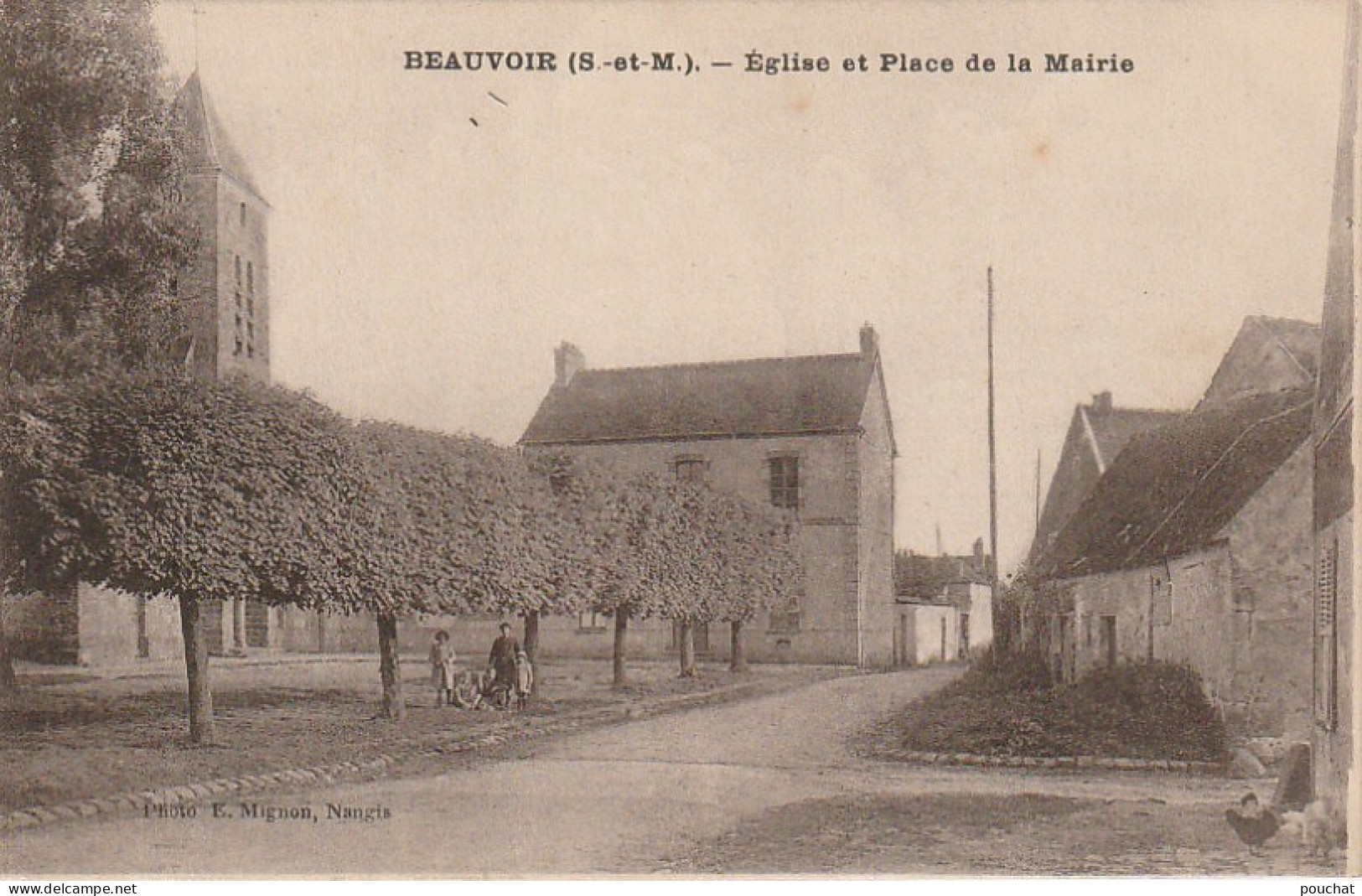 IN 13 - (71) BEAUVOIR  - EGLISE ET PLACE DE LA MAIRIE - FAMILLE  -  2 SCANS  - Other & Unclassified