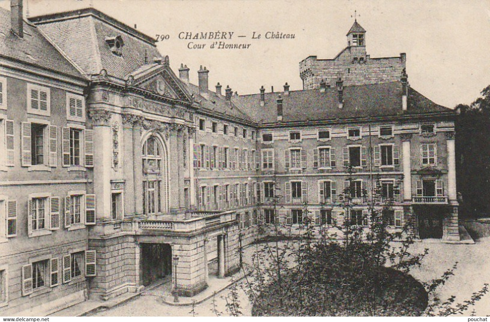 IN 18  - (73)  CHAMBERY -   LE CHATEAU - COUR D'HONNEUR  - 2 SCANS  - Chambery