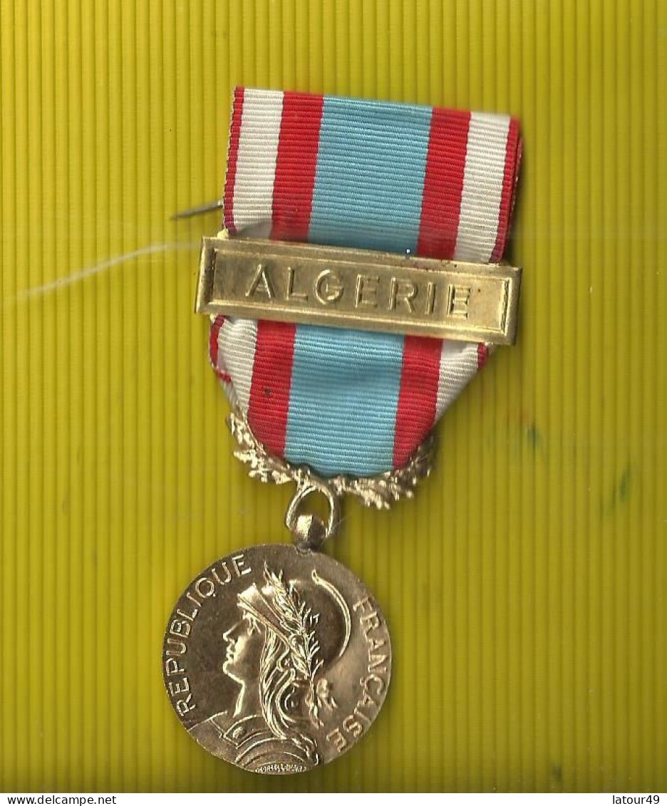 Medaille Comerorative Operations Securite Et Maintien De L Ordre Tres Bon Etat - Frankrijk