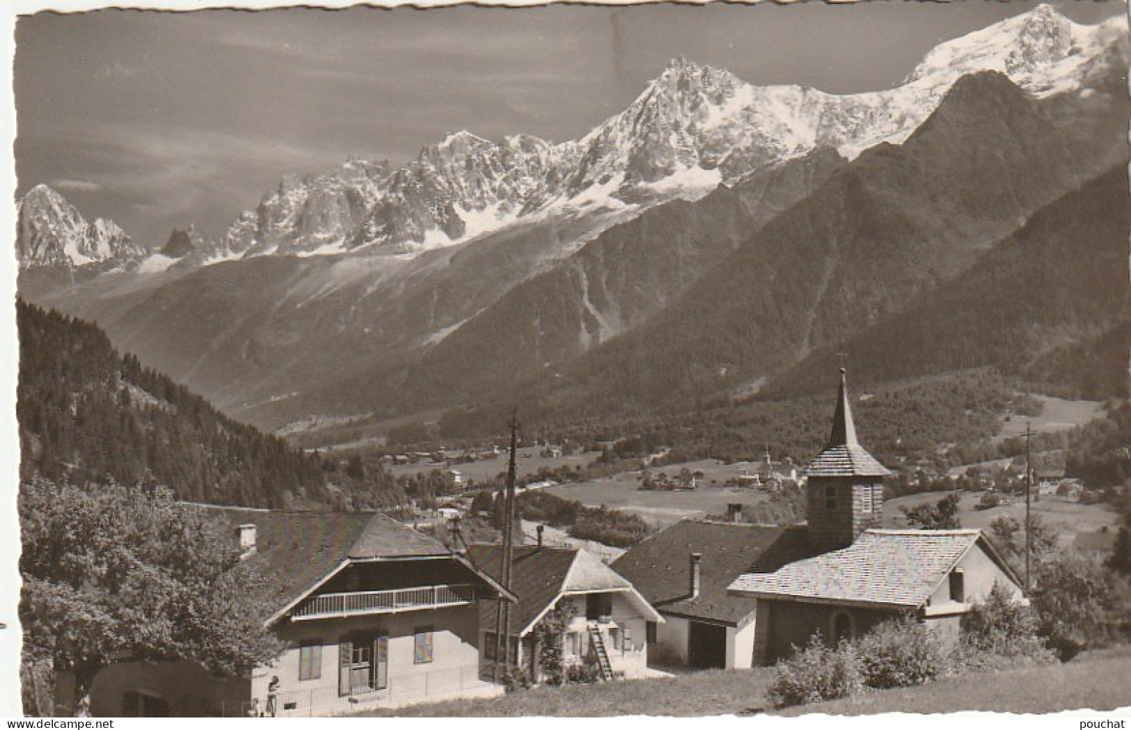 IN 21 - (74) LES HOUCHES - CHAPELLE DU FOUILLY ET LA CHAINE DU MONT BLANC - 2 SCANS  - Les Houches