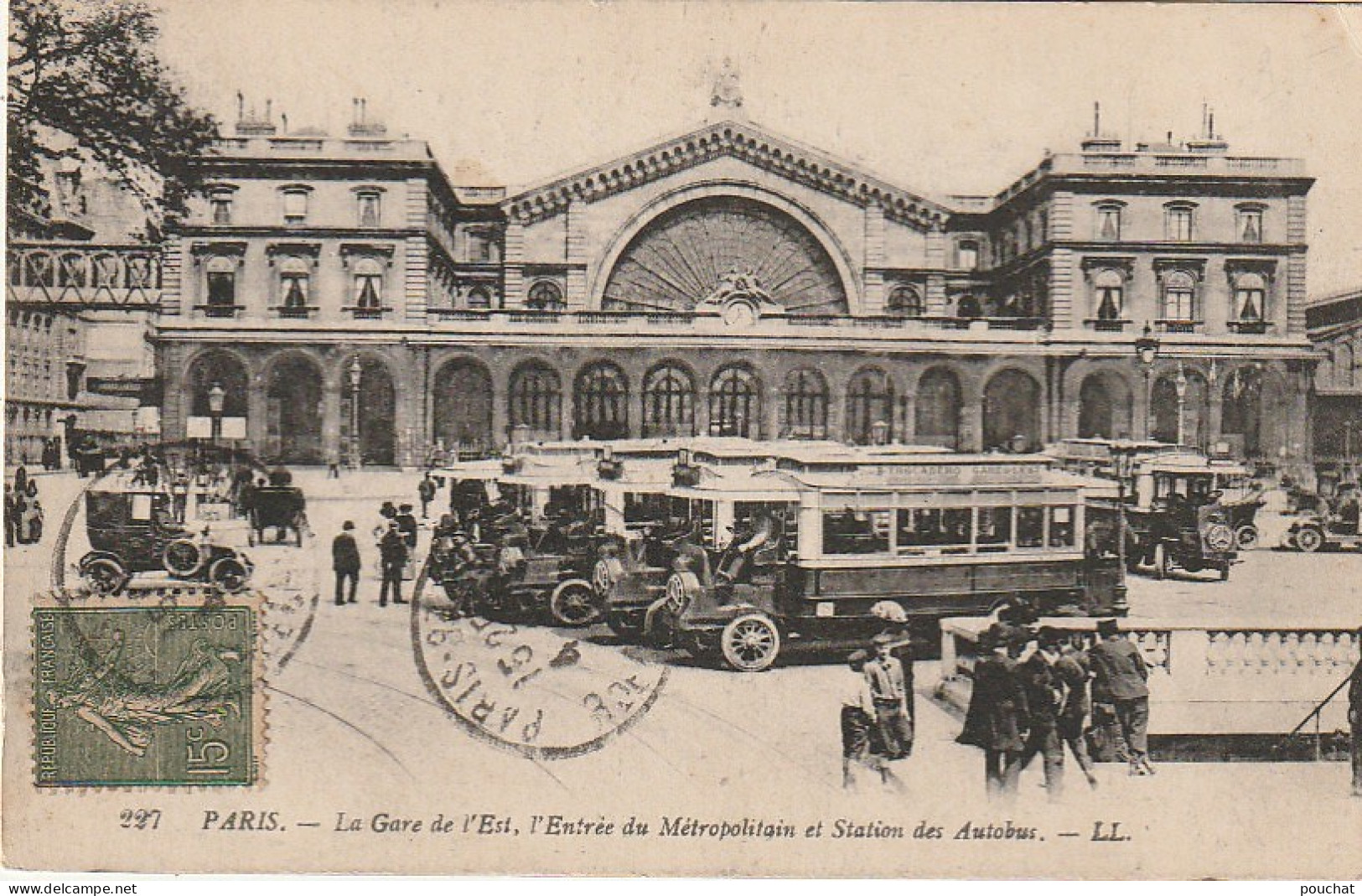 IN 25 -(75) PARIS - LA GARE DE L'EST , L'ENTREE DU METROPOLITAIN ET STATION DES AUTOBUS -  2 SCANS - Metro, Stations