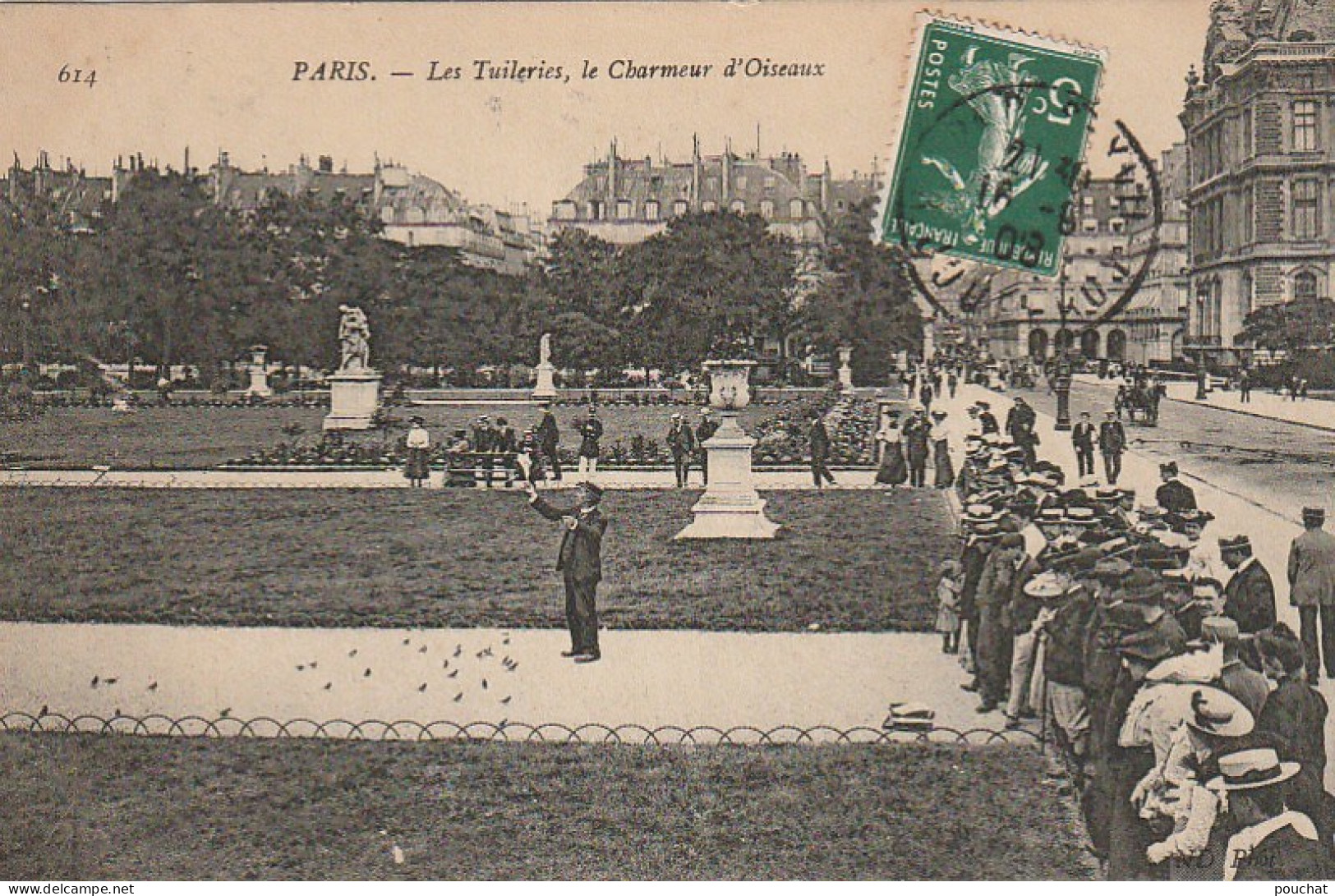 IN 26 -(75) PARIS - LES TUILERIES , LE CHARMEUR D'OISEAUX  - BADAUDS - 2 SCANS - Parcs, Jardins