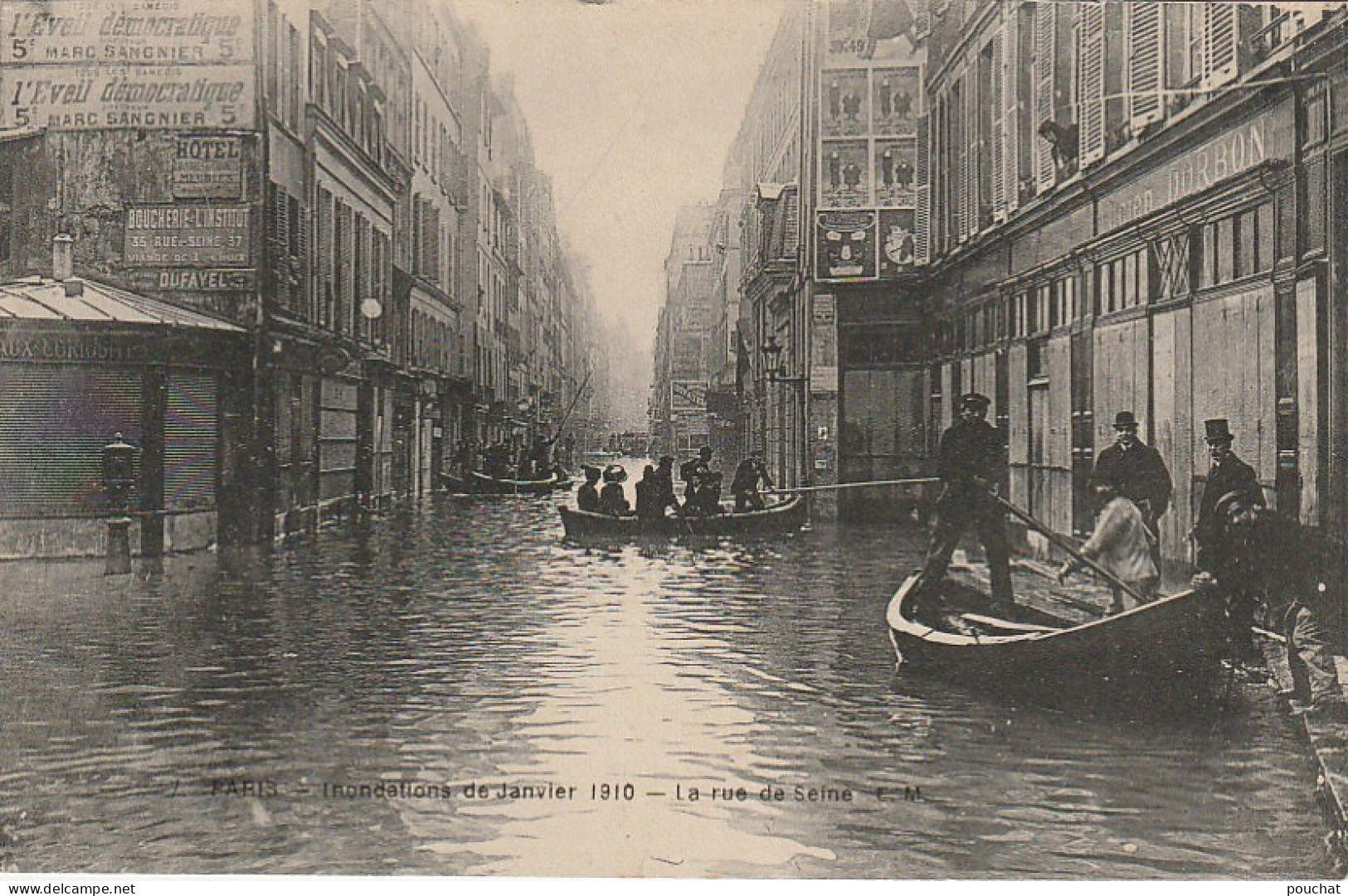 IN 28- (75) PARIS - INONDATIONS DE 1910 - LA RUE DE LA SEINE - BARQUES ET CANOTEURS TRANSPORTANT LES RIVERAINS - 2 SCANS - Alluvioni Del 1910