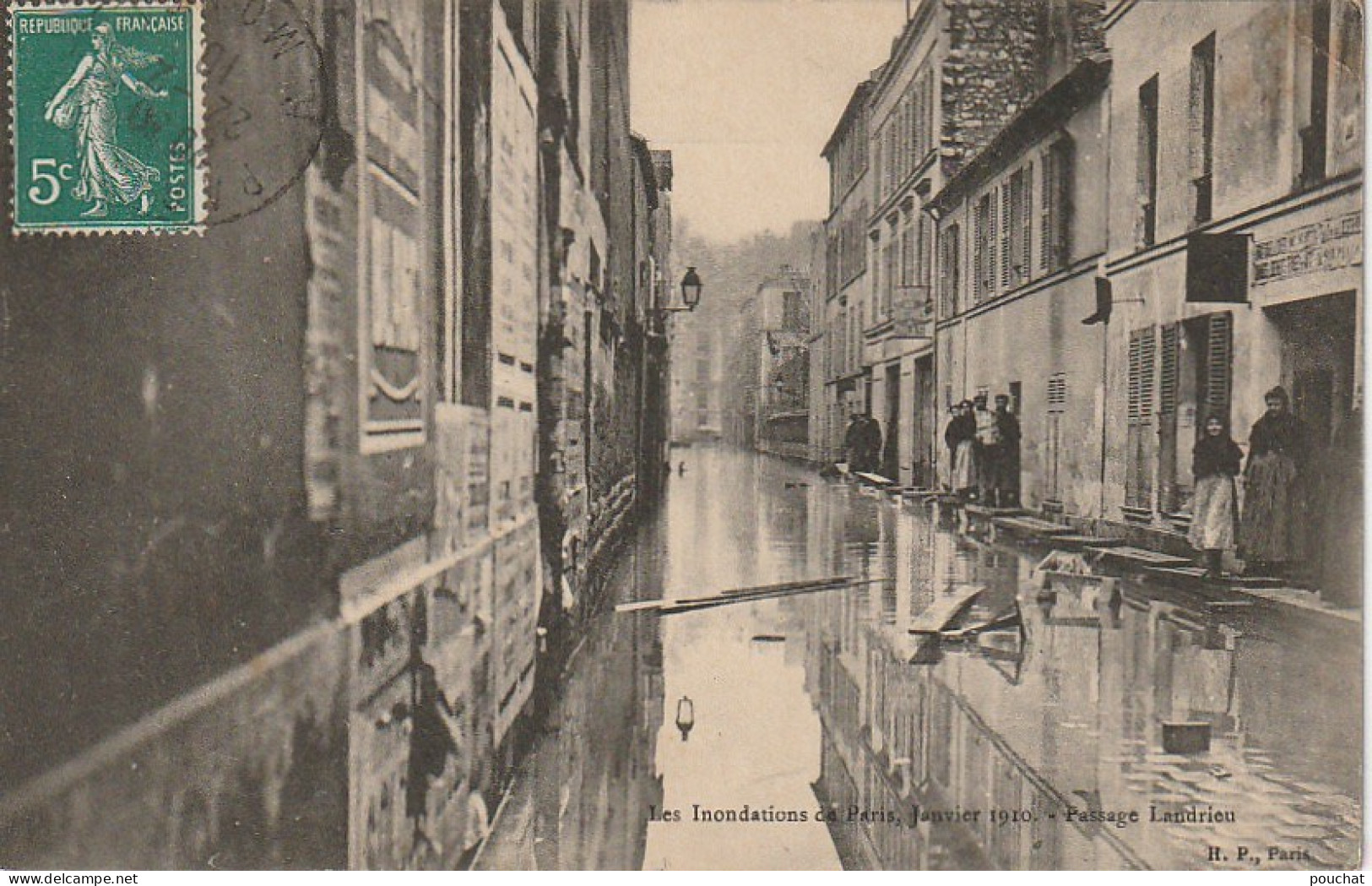 IN 28- (75) LES INONDATIONS DE PARIS - PASSAGE LANDRIEU  - PASSERELLES POUR LES RIVERAINS  - 2 SCANS - Paris Flood, 1910