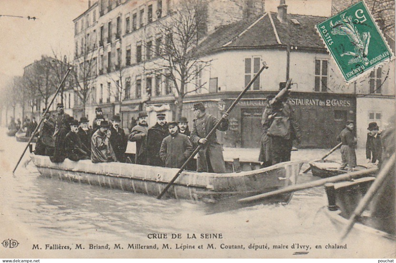 IN 28-  CRUE DE LA SEINE - M. FALLIERES , M. BRIAND, M.MILLERAND, M.LEPINE ET M.COUTANT, EN CHALAND - 2 SCANS - Paris Flood, 1910