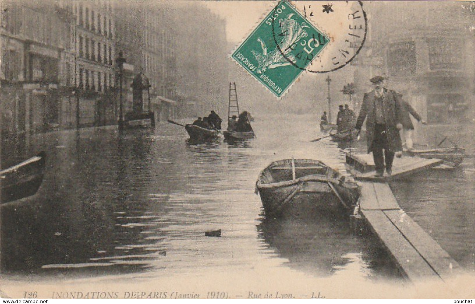 IN 28-(75) INONDATIONS DE  PARIS  - RUE DE LYON - BARQUES POUR LE TRANSPORT DES RIVERAINS ET PASSERELLES  -  2 SCANS - Paris Flood, 1910