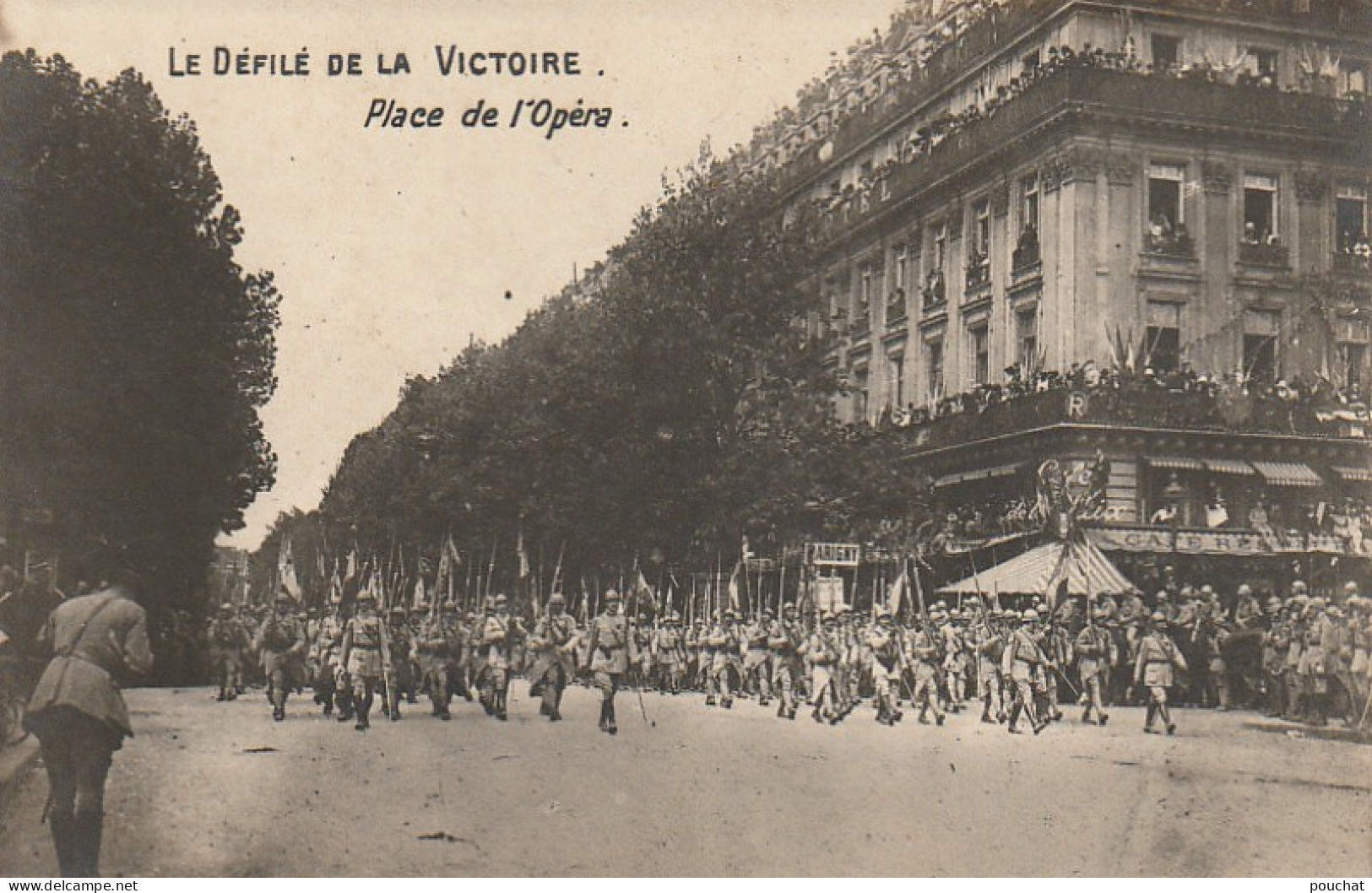 JA 2 - (75) PARIS - LE DEFILE DE LA VICTOIRE (1919) - PLACE DE L'OPERA - 2 SCANS - Lotes Y Colecciones