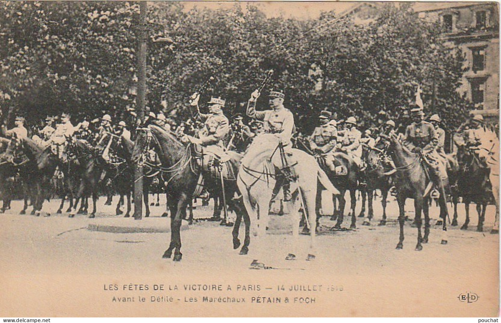 JA 2 - (75) PARIS - LES FETES DE LA VICTOIRE 1919 - AVANT LE DEFILE - LES MARECHAUX PETAIN ET FOCH - 2 SCANS - Loten, Series, Verzamelingen