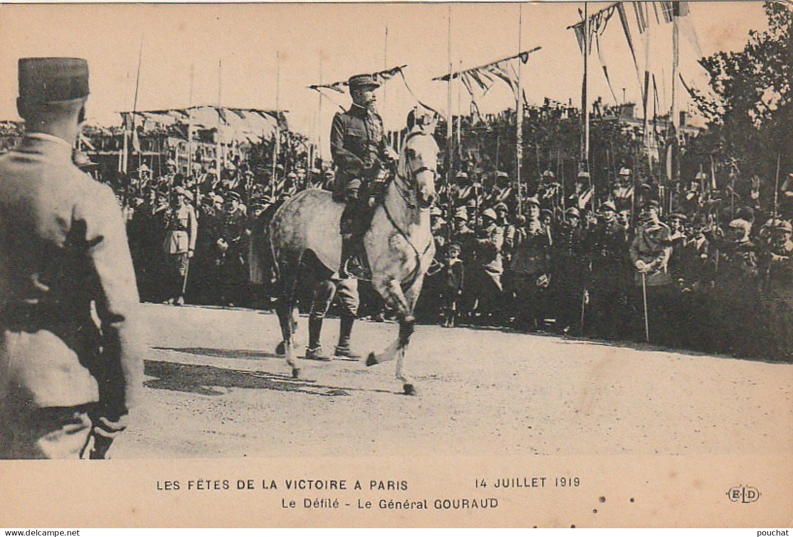 JA 2 (75) PARIS - FETES DE LA VICTOIRE 1919 -LE DEFILE - LE GENERAL GOURAUD  - 2 SCANS - Lotes Y Colecciones